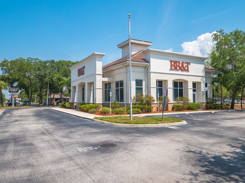Primary Photo Of 18031 S Tamiami Trl, Fort Myers Bank For Lease