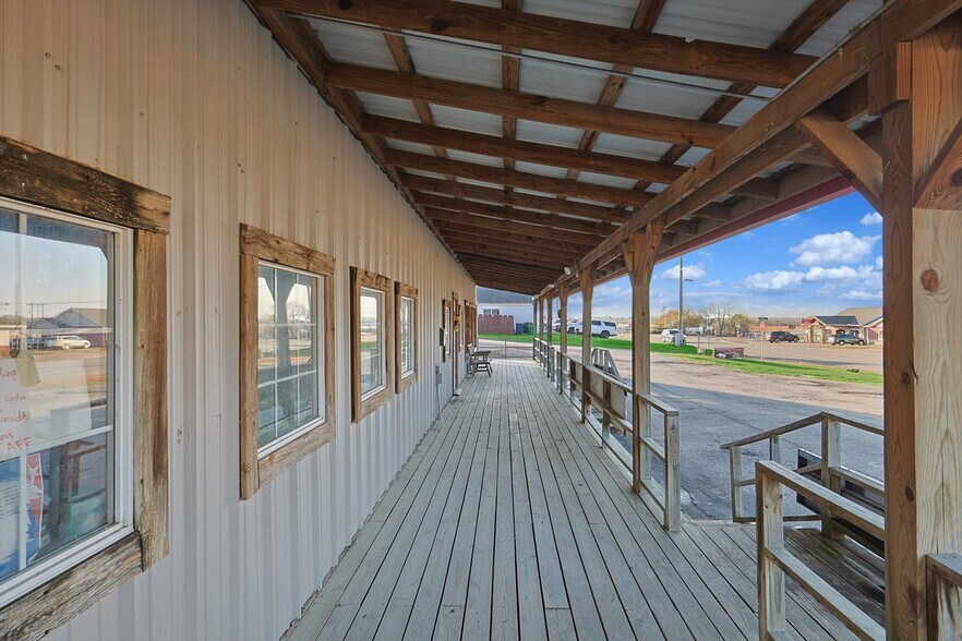 More Photos Of 317 W FM 120, Pottsboro General Retail For Sale