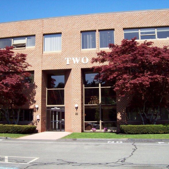 More Photos Of 2 Main St, Stoneham Office For Lease