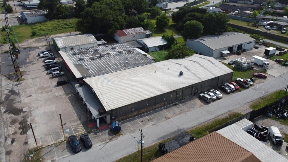 Primary Photo Of 10126 Jensen Dr, Houston Freestanding For Sale