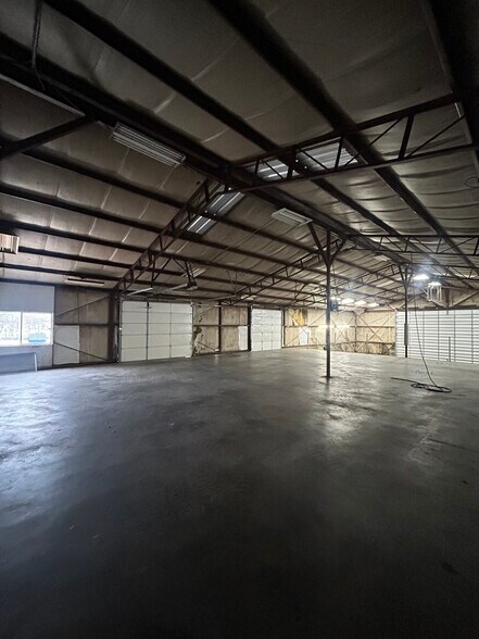 More Photos Of 3637 Oklahoma 51B, Porter Industrial For Lease