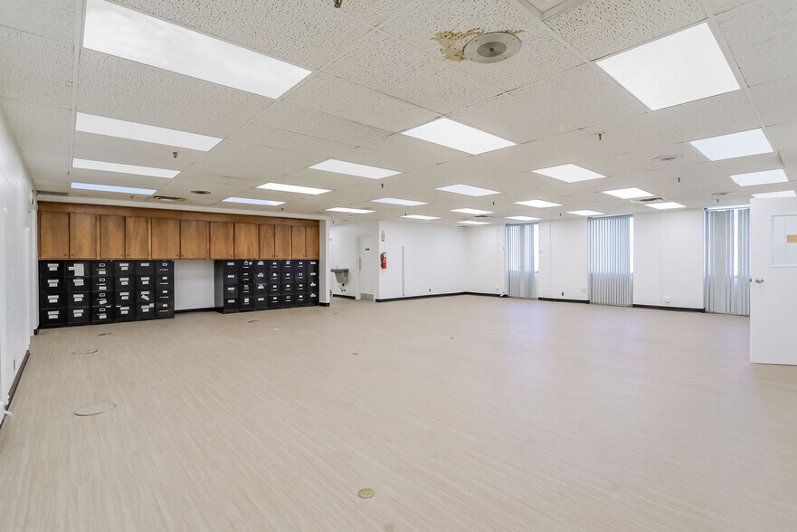 More Photos Of 2334 Production Dr, Indianapolis Warehouse For Lease