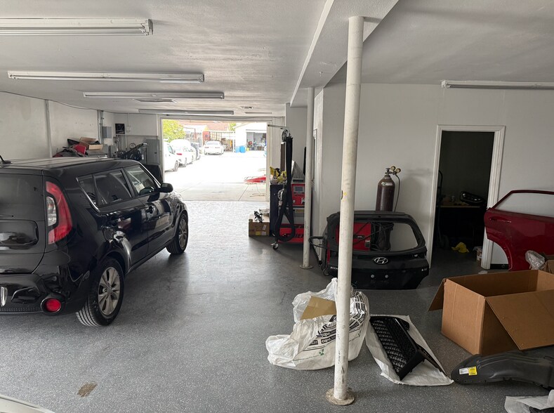 More Photos Of 1150 W Holt Blvd, Ontario Auto Repair For Lease