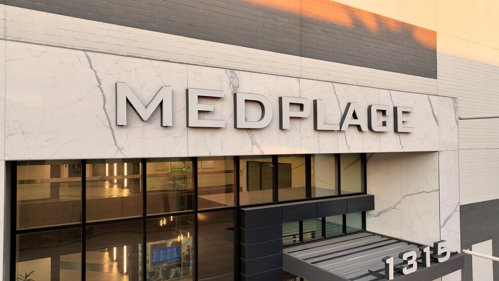 Primary Photo Of 1315 St Joseph Pky, Houston Medical For Sale