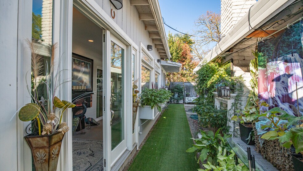 More Photos Of 1403 Rowena Way, Sacramento Specialty For Sale