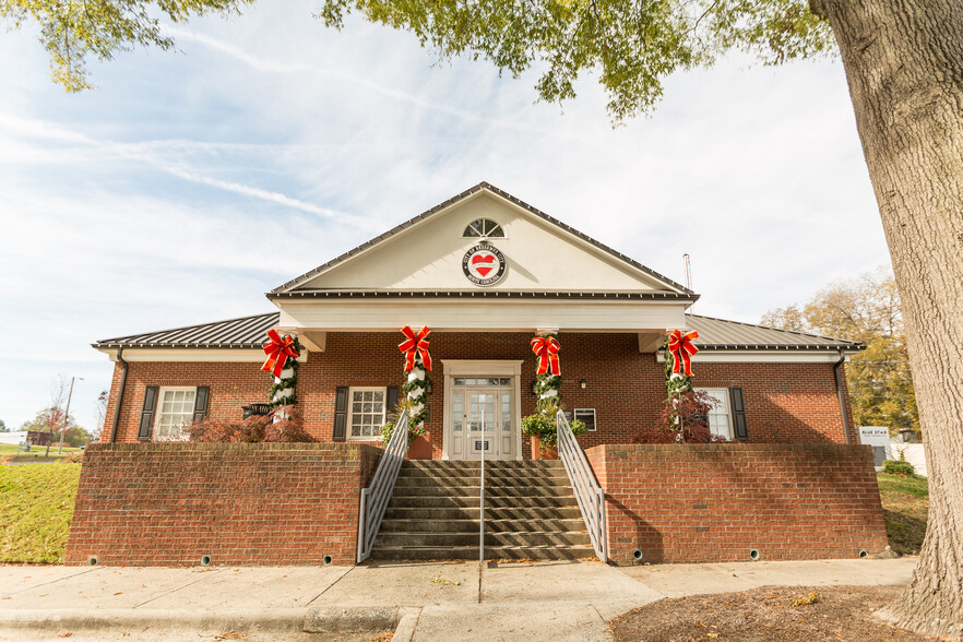 Primary Photo Of 125 E Virginia Ave, Bessemer City Bank For Sale