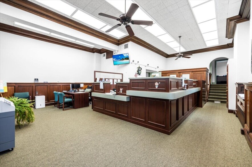 More Photos Of 5 Leigh St, Clinton Township Office For Lease