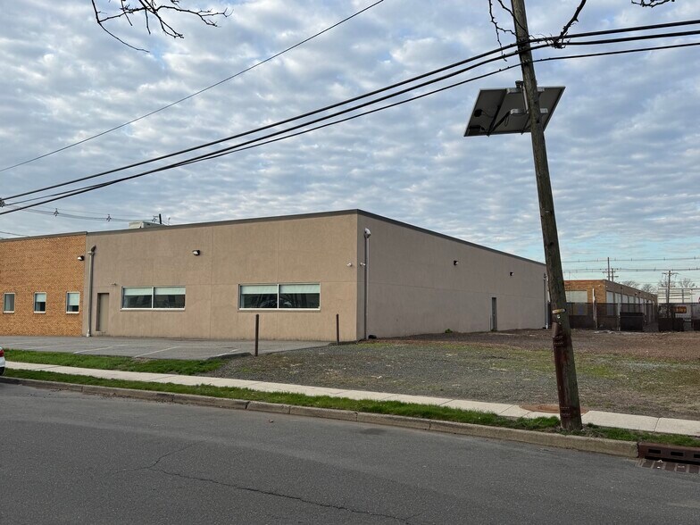 More Photos Of 240 Humphrey St, Englewood Warehouse For Lease