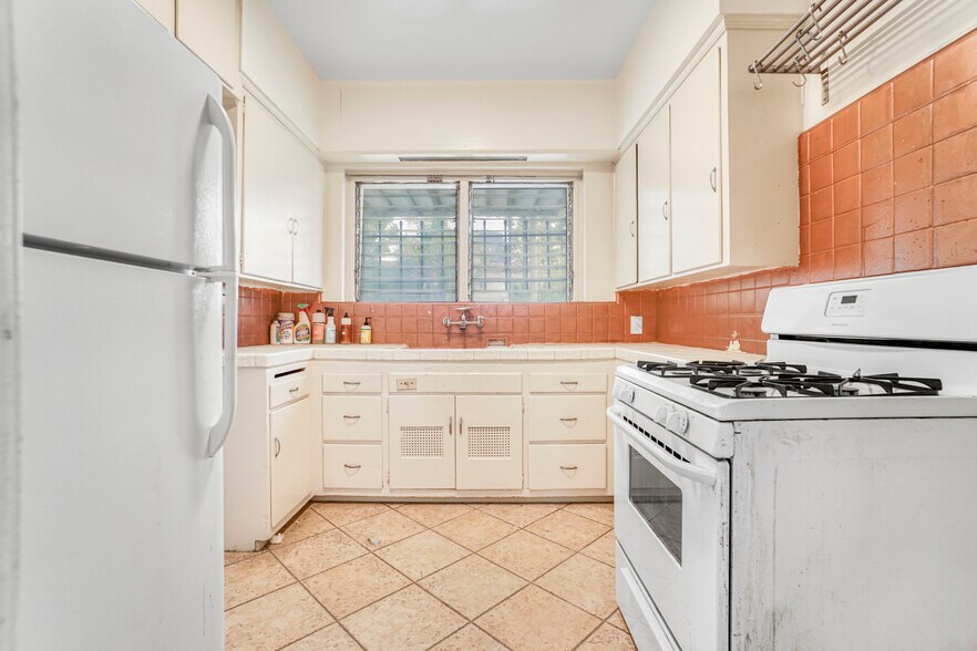 More Photos Of 728 S Genesee Ave, Los Angeles Apartments For Sale