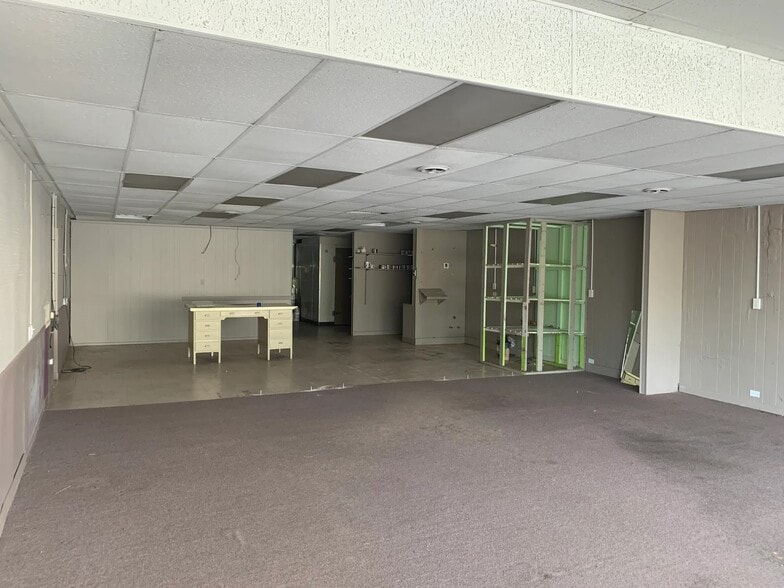 More Photos Of 727–729 Anderson St., Belton General Retail For Lease