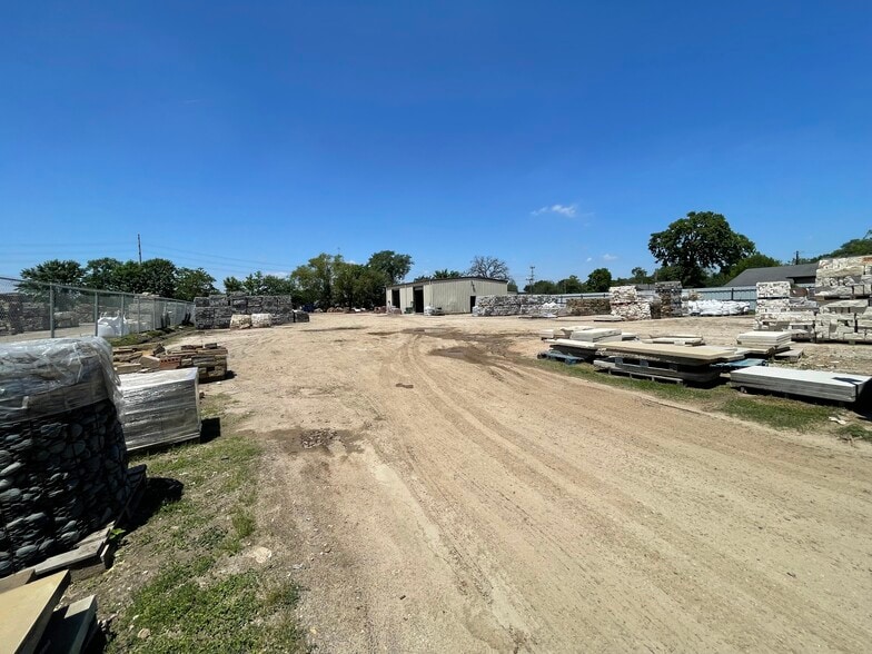 More Photos Of 7611 Schneider St, Houston Industrial For Sale
