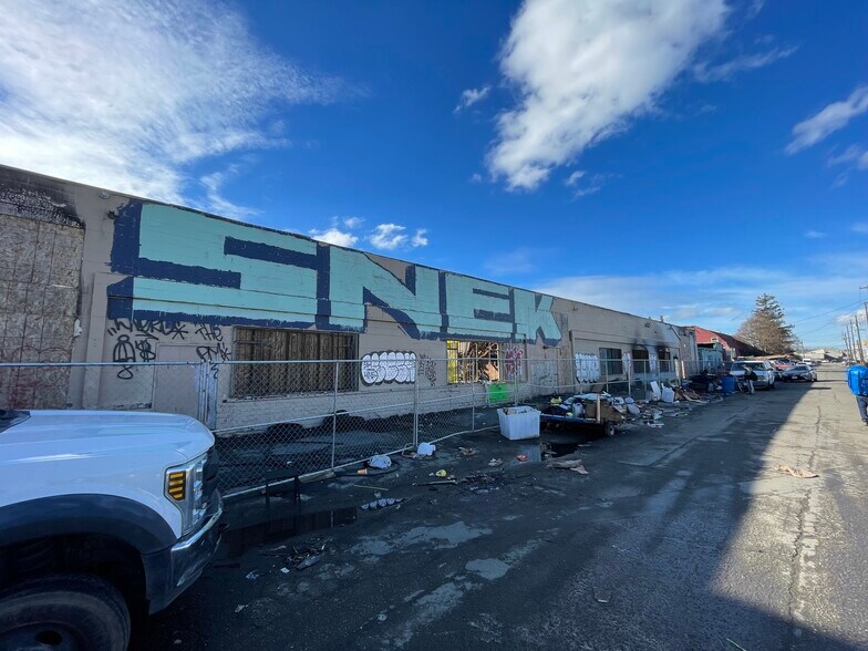 More Photos Of 5309-5321 E 8th St, Oakland Warehouse For Sale