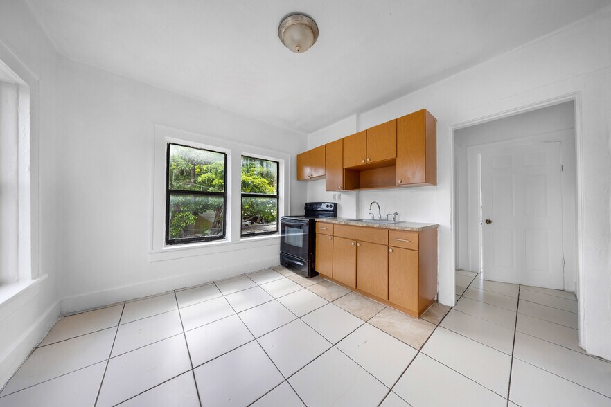 More Photos Of 1035 NW 4th St, Miami Apartments For Sale