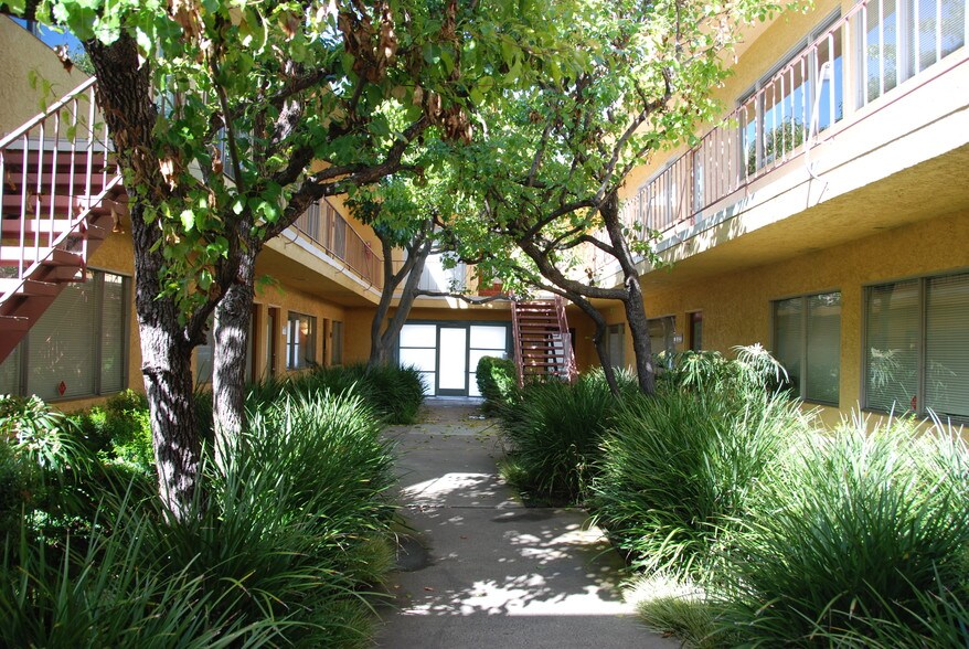 More Photos Of 3685 Motor Ave, Los Angeles Loft Creative Space For Lease