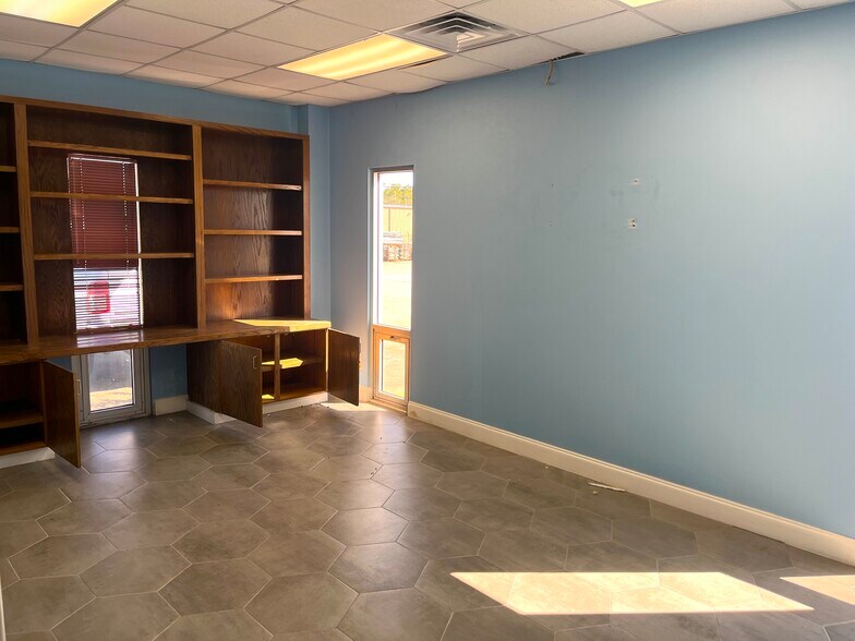 More Photos Of 204 Engineers Rd, Belle Chasse Warehouse For Lease