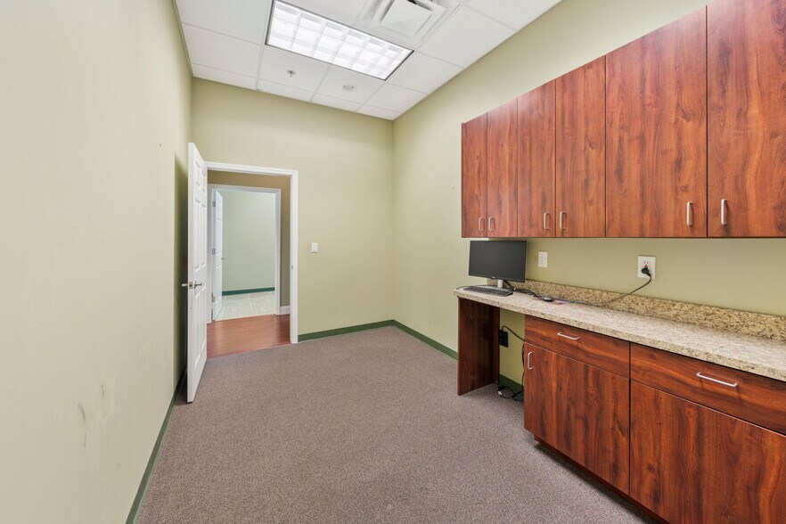 More Photos Of 11602 Lake Underhill Rd, Orlando Flex For Lease