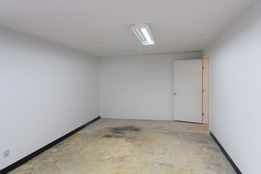 More Photos Of 1101 SE 26th St, Oklahoma City Manufacturing For Lease