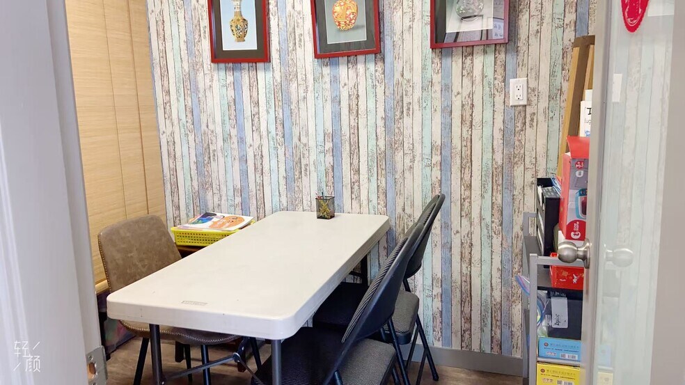 More Photos Of 8111 Anderson Rd, Richmond Office For Sale