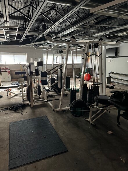 More Photos Of 220 S Madison St, Rockford Specialty For Sale