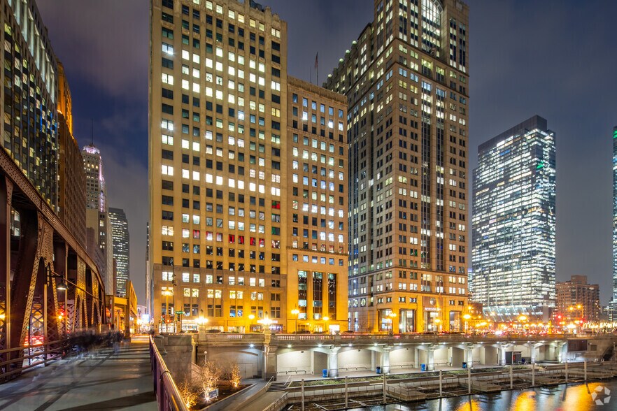 More Photos Of 211 W Wacker Dr, Chicago Office For Lease