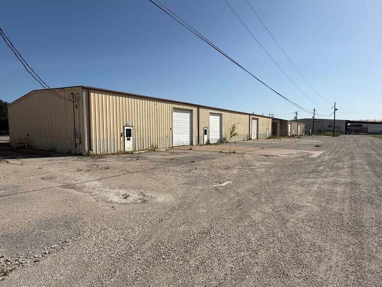 More Photos Of 5450 Avenue A, Beaumont Warehouse For Sale
