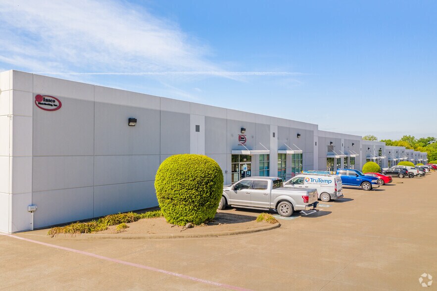 More Photos Of 616-642 E Centre Park Blvd, DeSoto Warehouse For Lease