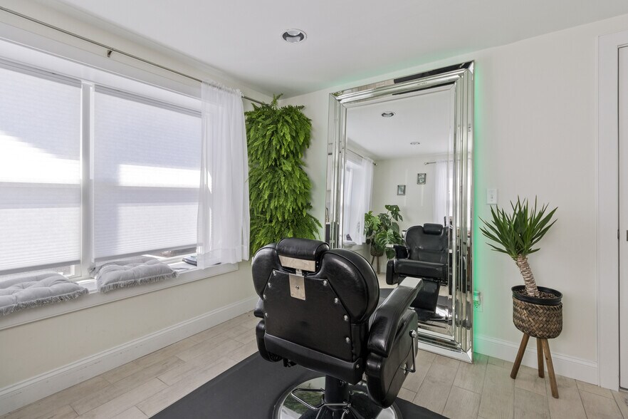 More Photos Of 712 Main St, Hyannis Storefront Retail Office For Sale