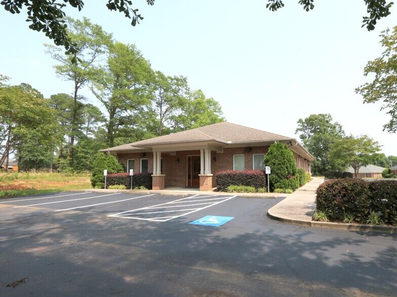 Primary Photo Of 209 Burgess St, Greer Office For Sale