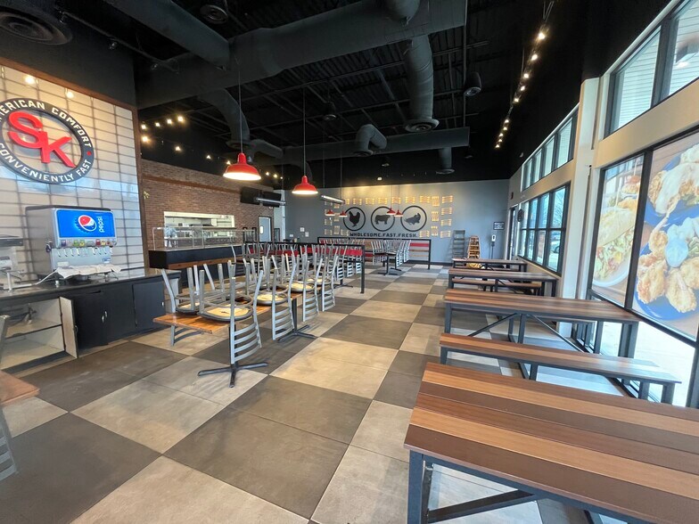 More Photos Of 210 Ed Schmidt Blvd, Hutto Storefront For Lease