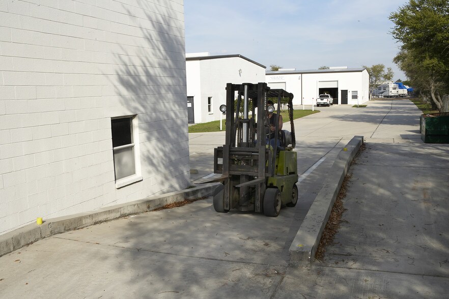 More Photos Of 8000-8016 118th Ave N, Largo Unknown For Lease