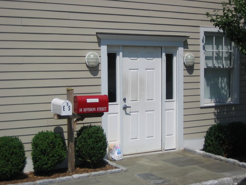 More Photos Of 16 Division St W, Greenwich Loft Creative Space For Lease