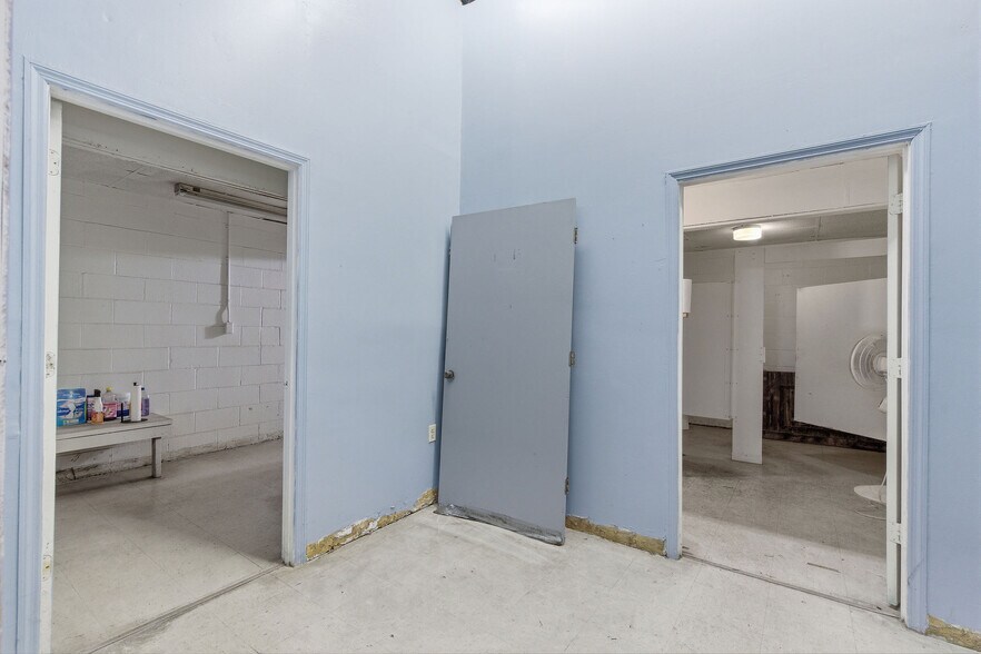 More Photos Of 1111-1115 Donelson Ave, Old Hickory Showroom For Lease