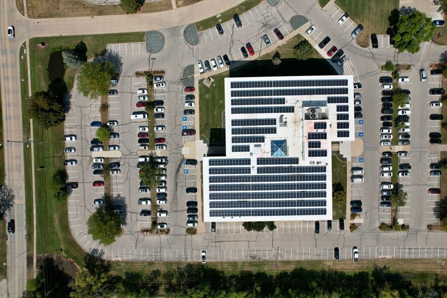 More Photos Of 1415 28th St, West Des Moines Office For Lease