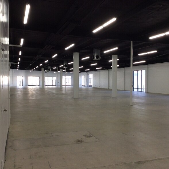 More Photos Of 2480 S Sepulveda Blvd, Los Angeles Freestanding For Lease