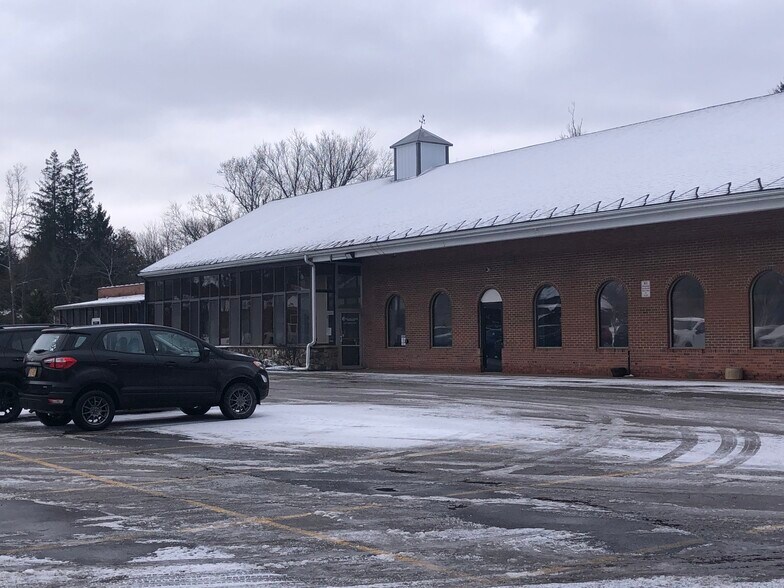 More Photos Of 27 Franklin St, Springville Office For Lease