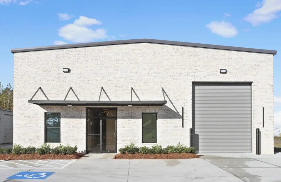 Primary Photo Of 440 Eastbank st, Gonzales Office For Lease