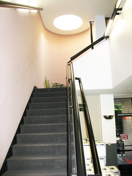 More Photos Of 870 Vine St, Los Angeles Office For Lease