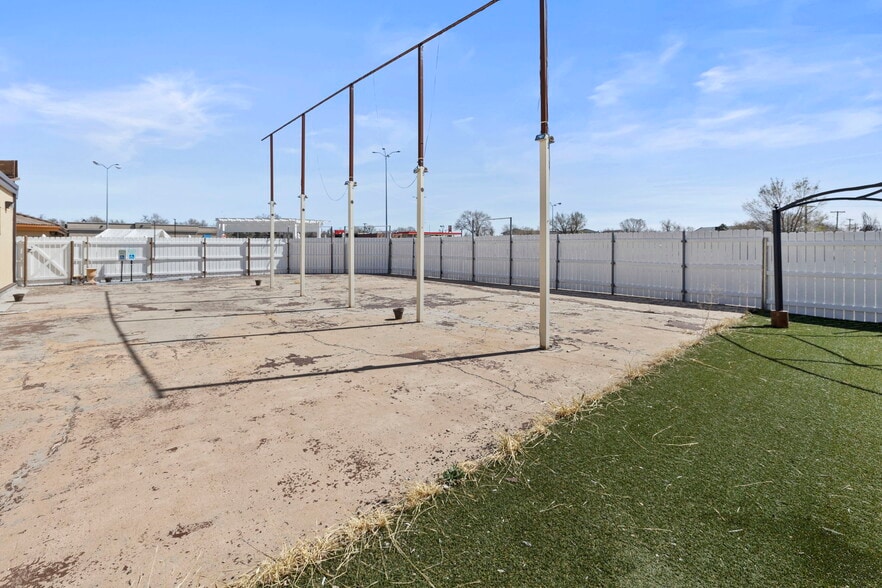 More Photos Of 6436 S Hwy 85-87, Colorado Springs General Retail For Sale