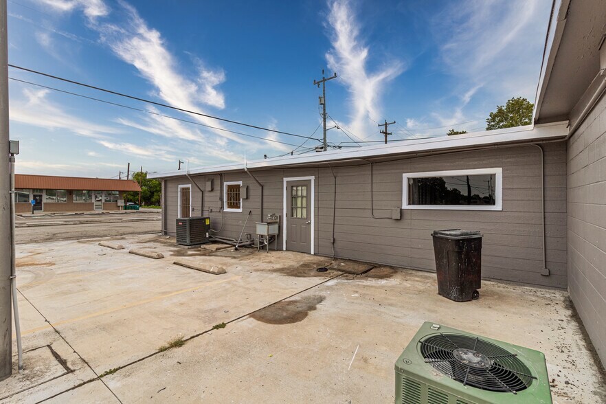 119123 E Wright Blvd, Universal City, TX 78148 Retail For Lease