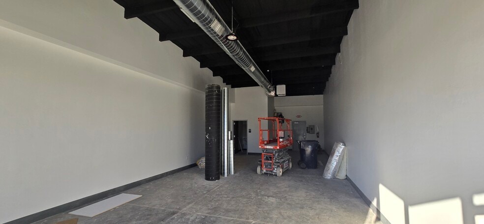 More Photos Of 1341 SW 59th St, Oklahoma City General Retail For Lease