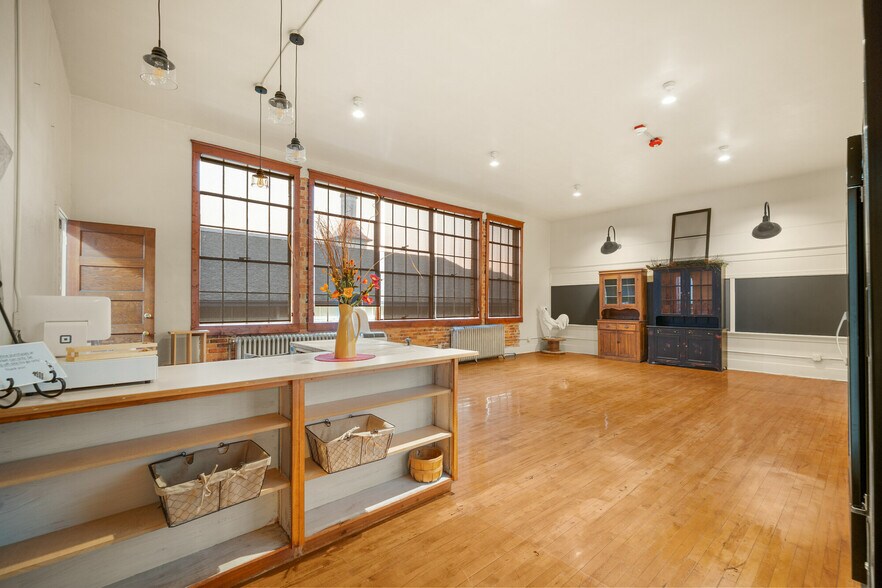 More Photos Of 508 E Main Ave, Chewelah Office For Sale