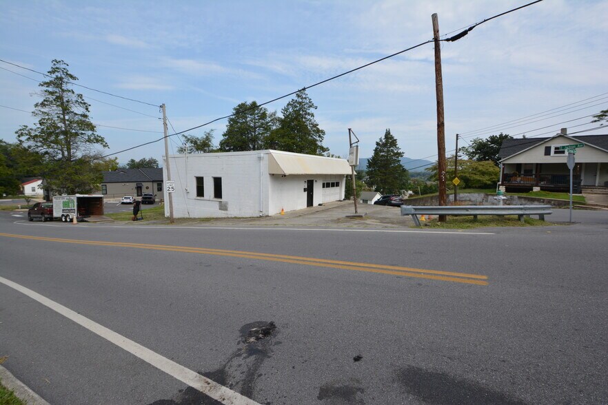 More Photos Of 709 E Jackson Ave, Vinton Specialty For Sale