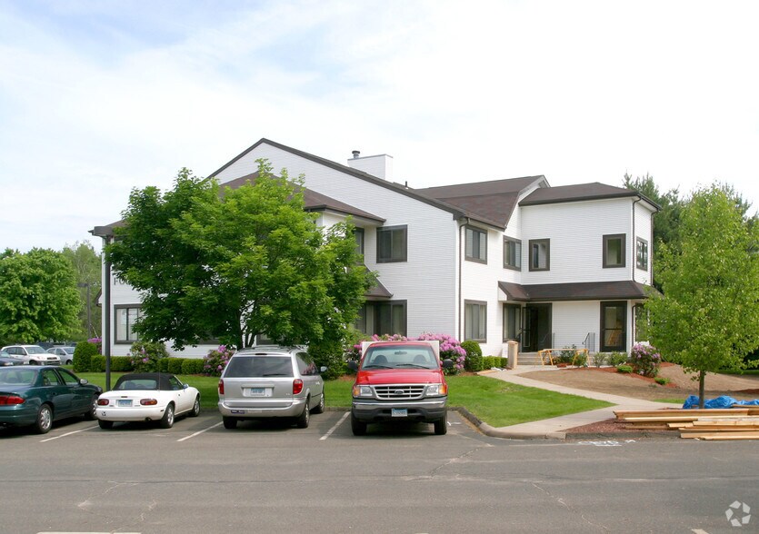 More Photos Of 2 Forest Park Dr, Farmington Unknown For Lease