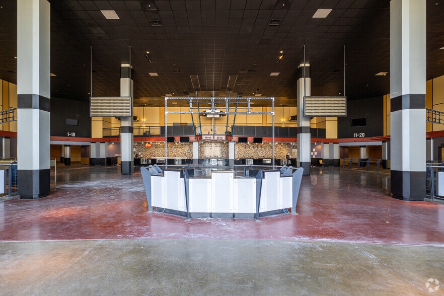 More Photos Of 3930 E Dupont Rd, Fort Wayne Movie Theatre For Sale