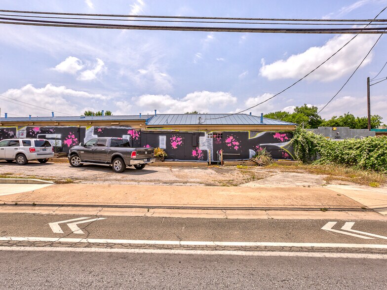 More Photos Of 2627 Manor Rd, Austin Hotel For Sale