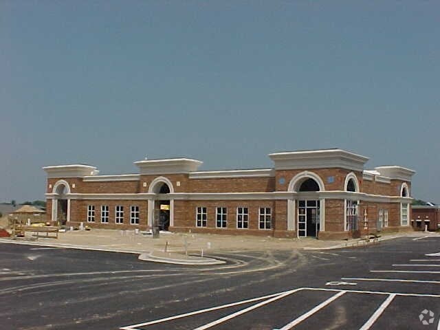 More Photos Of 136 Gateway Blvd, Mooresville Office For Sale