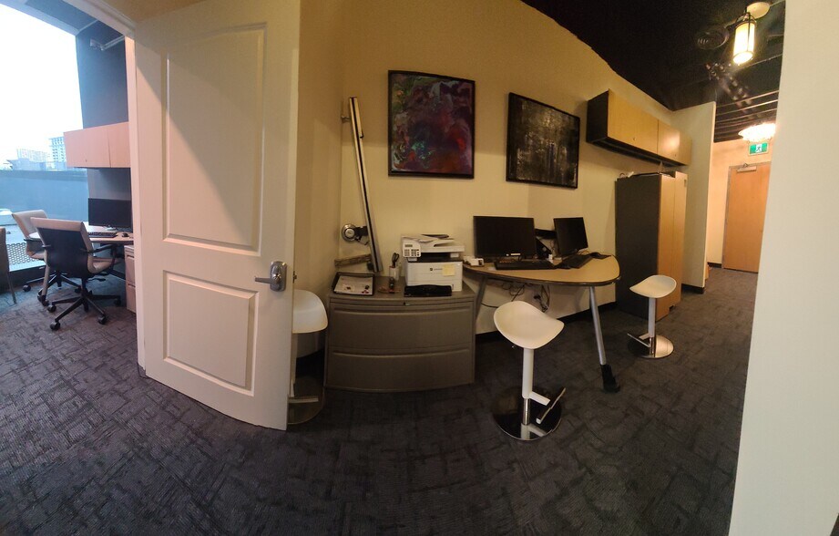 More Photos Of 15 Wellesley St W, Toronto Office For Lease