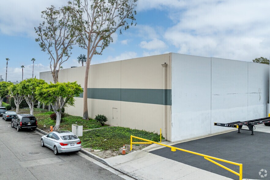 More Photos Of 3110-3122 E Via Mondo Rd, Compton Warehouse For Lease