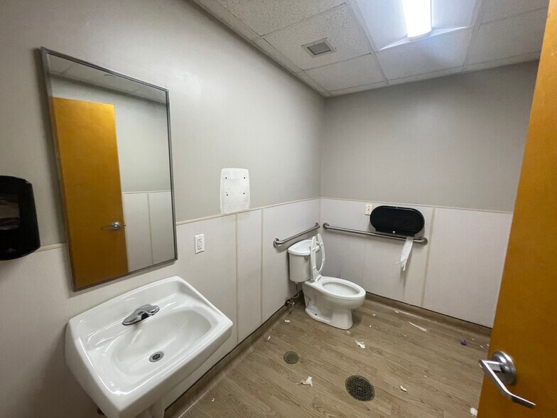 More Photos Of 1515 Jarret Pl, Bronx Hospital For Lease