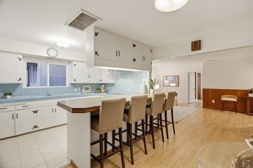 More Photos Of 829 Avalon Ct, San Diego Apartments For Sale